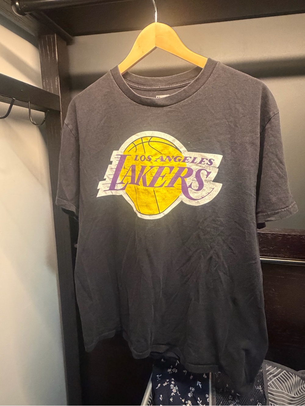 Kobe Bryant L  Lakers Logo Tee in Black with Yellow & Purple